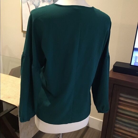 BananaārepublicĀ blouseā
sizeā
Medium - Picture 4 of 9